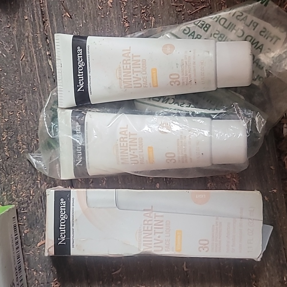 Neutrogena mineral uv tint face liquid 30 spf.